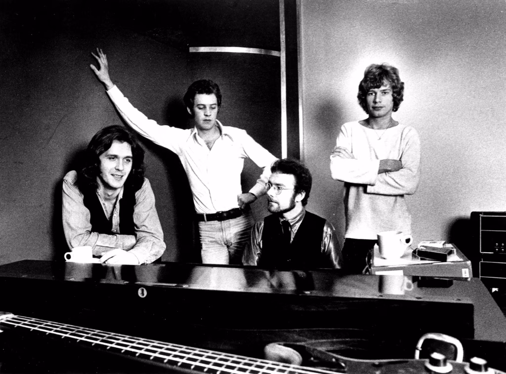 english progressive rock band king crimson john wetton david cross robert fripp bill bruford red album